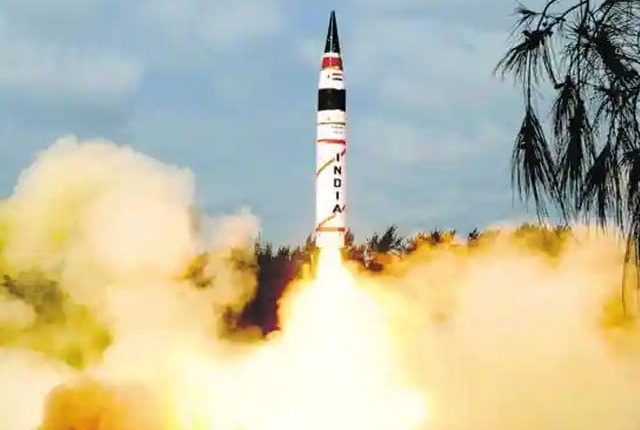 جنگی جنون میں مبتلا بھارت کا ایٹمی صلاحیت کے حامل بیلسٹک میزائل کا تجربہ