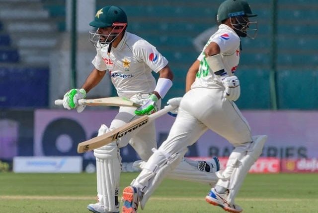 کراچی ٹیسٹ، پاکستان کی انگلینڈ کیخلاف بیٹنگ جاری، 178 رنز پر سات کھلاڑی آؤٹ
