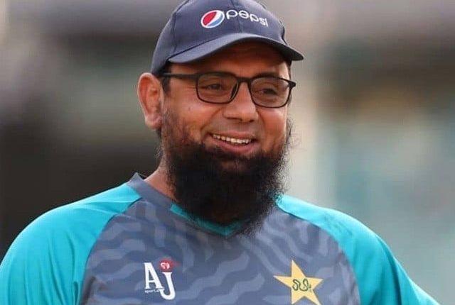 اگر مثبت سوچ کے ساتھ ہماری وکٹیں جارہی ہیں تو مجھے مسئلہ نہیں، ثقلین مشتاق