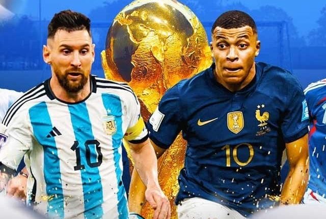 فیفا ورلڈکپ؛ ایک ٹرافی 2 دعویدار، عروج پر پہنچا فٹبال کا بخار