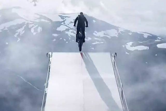 ٹام کروز پر سینما کی تاریخ کا سب سے خطرناک اسٹنٹ فلمبند