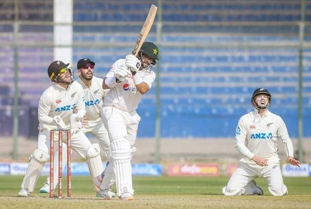 کراچی ٹیسٹ؛ پاکستان نے دوسری اننگز میں ایک وکٹ کے نقصان پر 51 رنز بنالیے