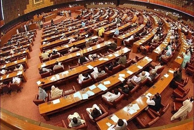 استعفوں کی تصدیق کیلیے پی ٹی آئی کا وفد آج اسپیکر قومی اسمبلی سے ملاقات کریگا