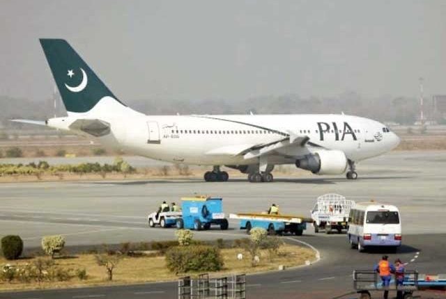پی آئی اے کا پرواز میں سگریٹ نوشی پر فی کس عملے کو ایک لاکھ روپے جرمانہ