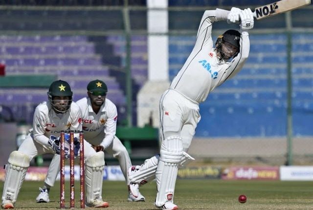 کراچی ٹیسٹ؛ نیوزی لینڈ نے پاکستان کیخلاف چھ وکٹوں پر 309 رنز بنا لیے
