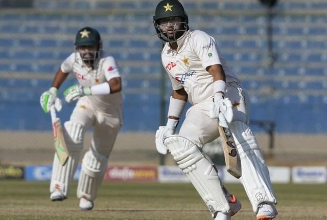 کراچی ٹیسٹ؛ پاکستان نے 3وکٹوں کے نقصان پر 154 رنز بنا لیے