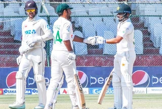 کراچی ٹیسٹ؛ پاکستان نے 9 وکٹوں پر 407 رنز بنالیے