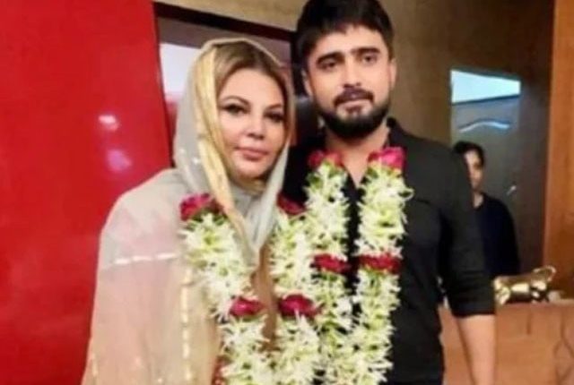 شوہر کی بے وفائی پر بھارتی اداکارہ راکھی ساونت میڈیا کے سامنے رو پڑیں