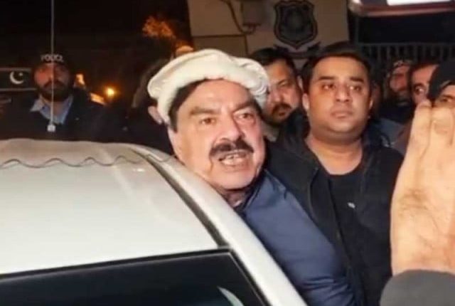 جس طرح مجھے رکھا ہے اس سے بہتر ہے موت کی سزا سنا دیں، شیخ رشید