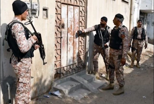 کراچی پرانا گولیمار میں سرچ آپریشن؛ ٹارگٹ کلر، 6 اسٹریٹ کرمنلز، 5 منشیات فروش گرفتار