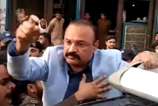 الیکشن کمیشن ہنگامہ آرائی: تحریک انصاف کے عامر ڈوگر اور لیگی سینیٹر گرفتار