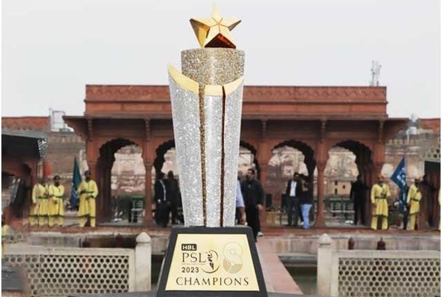 پی ایس ایل8 کیلئے نئی ٹرافی کی رونمائی کردی گئی