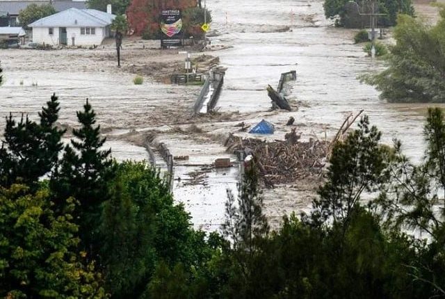 نیوزی لینڈ میں طوفان نے تباہی مچادی؛ گھر کی چھتوں سے لاشیں برآمد