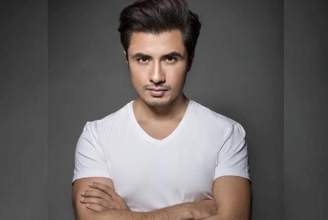 جاوید اختر کے بیان سے پاکستانیوں کے جذبات مجروح ہوئے، علی ظفر